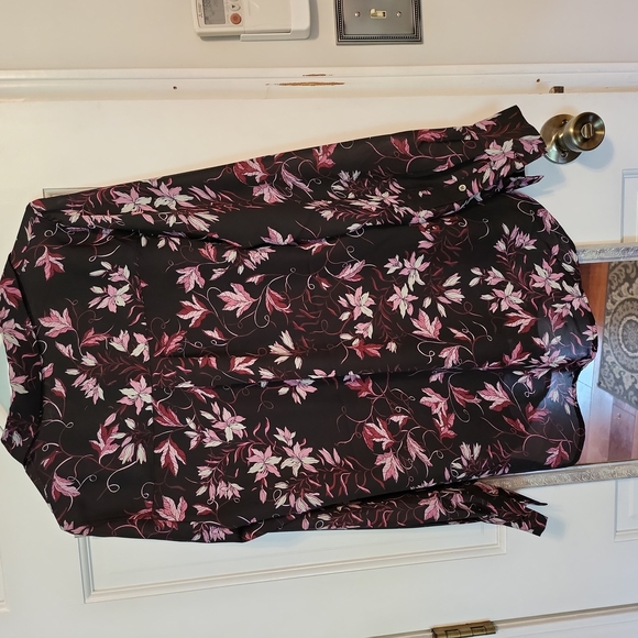 Tahari blouse - Picture 2 of 5